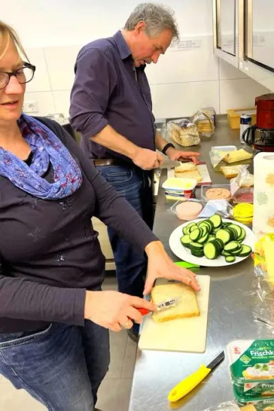 Food-Bags mit Sandwiches und frischem Obst — Bild 4