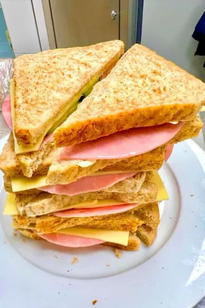 Food-Bags mit Sandwiches und frischem Obst — Bild 1