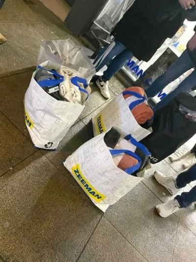 Lunch-Bags, Socken und Decken in der Innenstadt — Bild 4