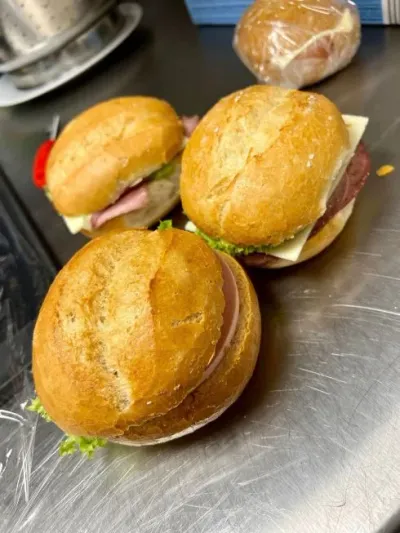 Brötchen-Spende vom Bistro Kaffee-Pott — Bild 4