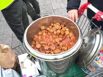 Currywurst von Detlef Pourie am Hauptbahnhof — Bild 2