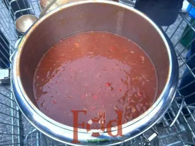 Gulaschsuppe, Kleidung und Schlafsäcke am Hauptbahnhof — Bild 2