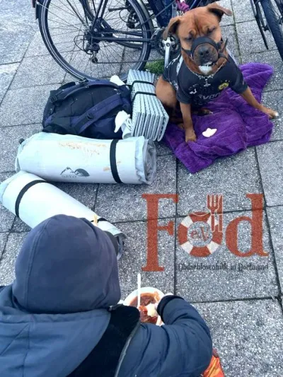Gulaschsuppe, Kleidung und Schlafsäcke am Hauptbahnhof — Bild 1