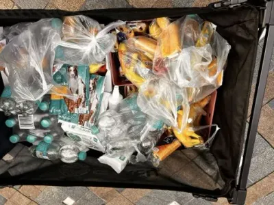 Zurück aus den Ferien: Essen, Getränke und Obst verteilt — Bild 2