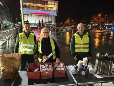 Hygieneartikel, Kleidung und warme Mahlzeiten am HBF — Bild 3