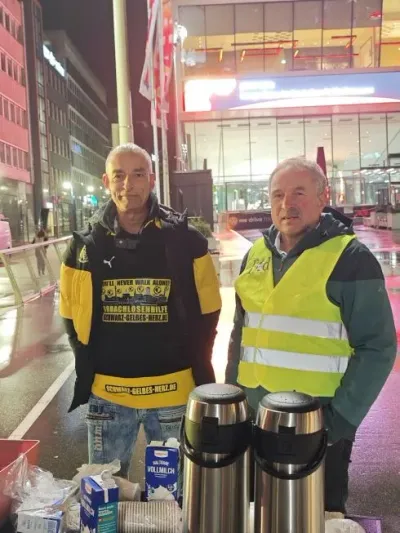 Hygieneartikel, Kleidung und warme Mahlzeiten am HBF — Bild 1