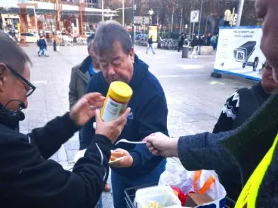 Bockwürste und Kartoffelsalat am Hauptbahnhof — Bild 3