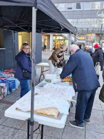 Nudeln mit Gulasch am Hauptbahnhof — Bild 4