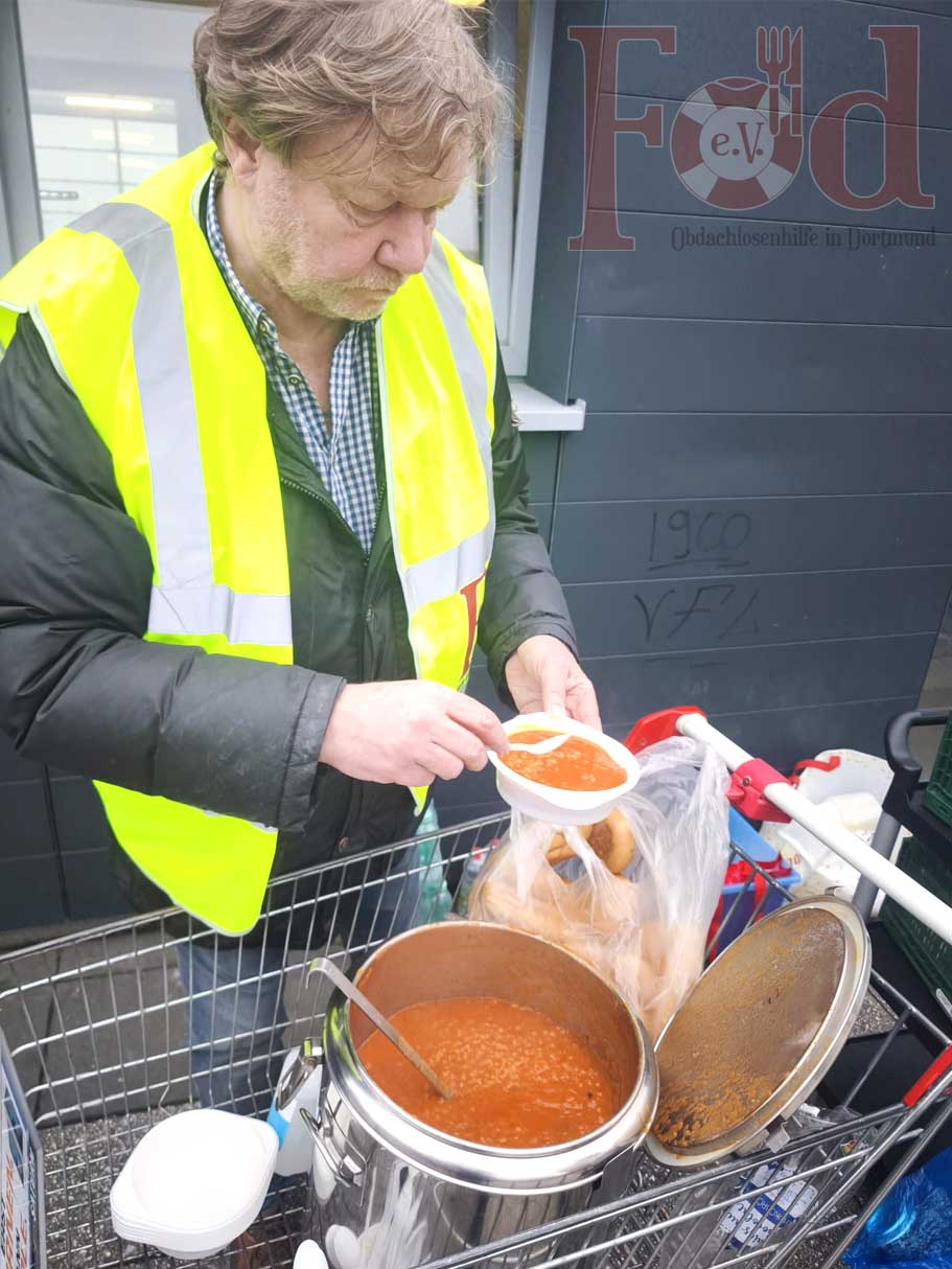 Heute haben wir u.a. warme Suppe an Bedürftige am Dortmunder Hauptbahnhof verteilt