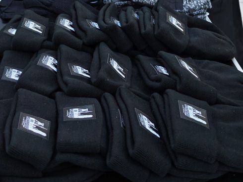 Verteilung von Kuchen am Dortmunder Hauptbahnhof