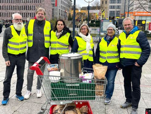 Currywurst für Bedürftige am Dortmunder Hauptbahnhof
