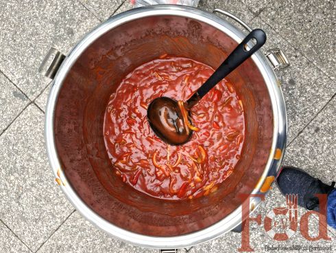 Warmes Essen für Bedürftige